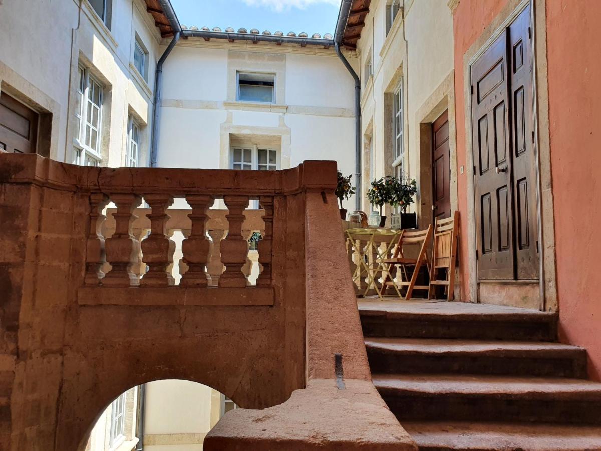 Au Coeur Du Centre Historique - Immeuble Classe - Terrasse - Climatise Nîmes Eksteriør billede
