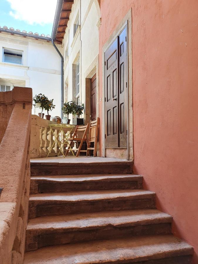 Au Coeur Du Centre Historique - Immeuble Classe - Terrasse - Climatise Nîmes Eksteriør billede