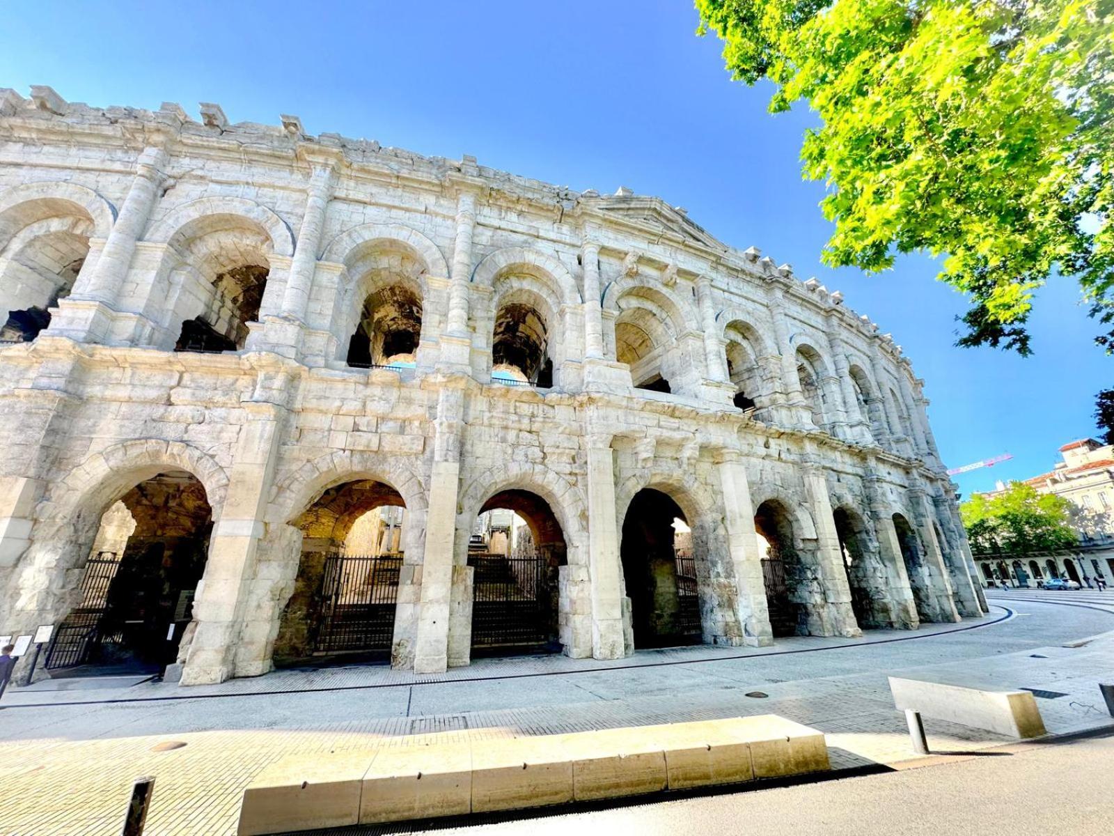 Au Coeur Du Centre Historique - Immeuble Classe - Terrasse - Climatise Nîmes Eksteriør billede