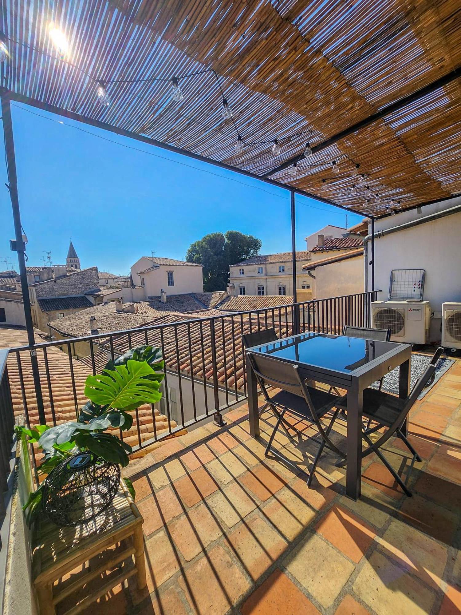 Au Coeur Du Centre Historique - Immeuble Classe - Terrasse - Climatise Nîmes Eksteriør billede